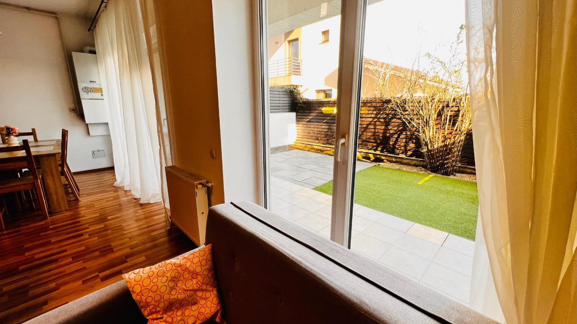 Otopeni Airport Apartment With Private Garden エクステリア 写真
