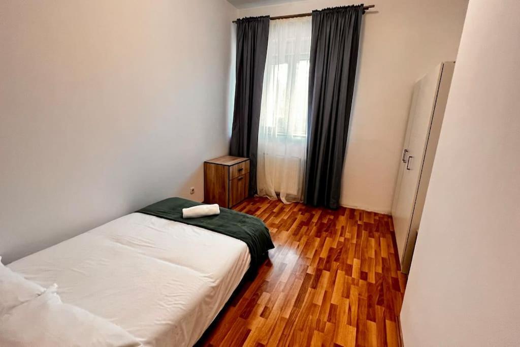 Otopeni Airport Apartment With Private Garden エクステリア 写真
