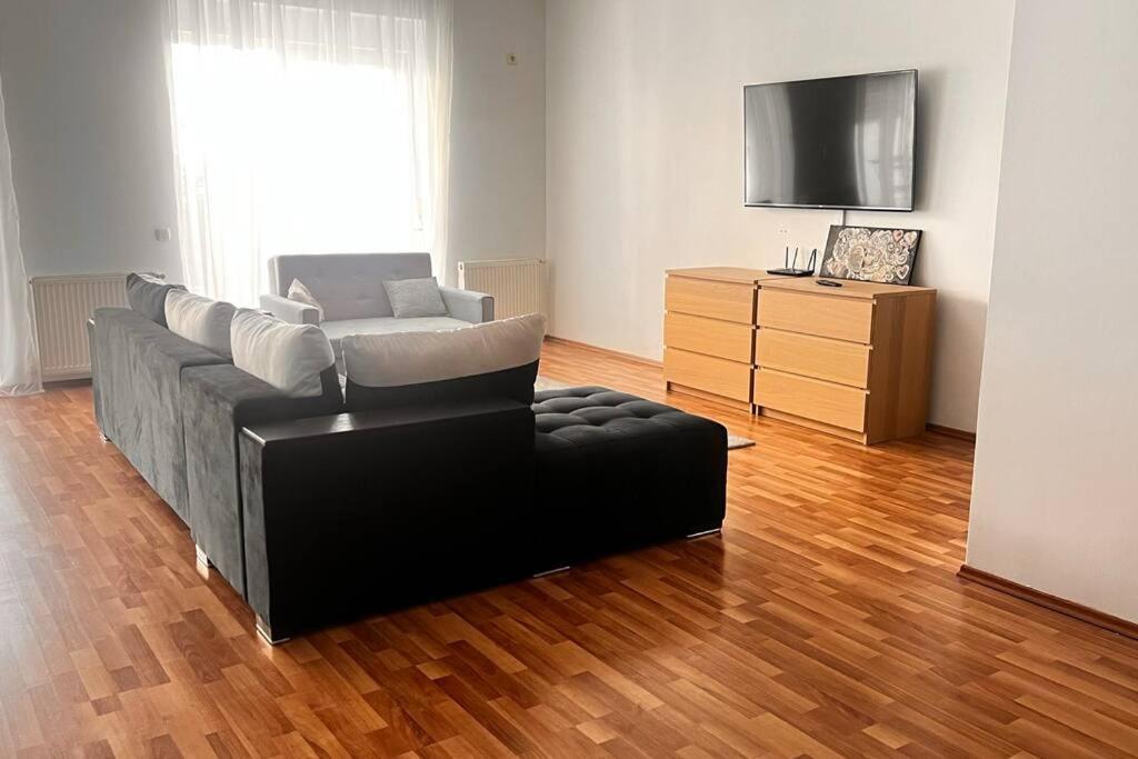 Otopeni Airport Apartment With Private Garden エクステリア 写真