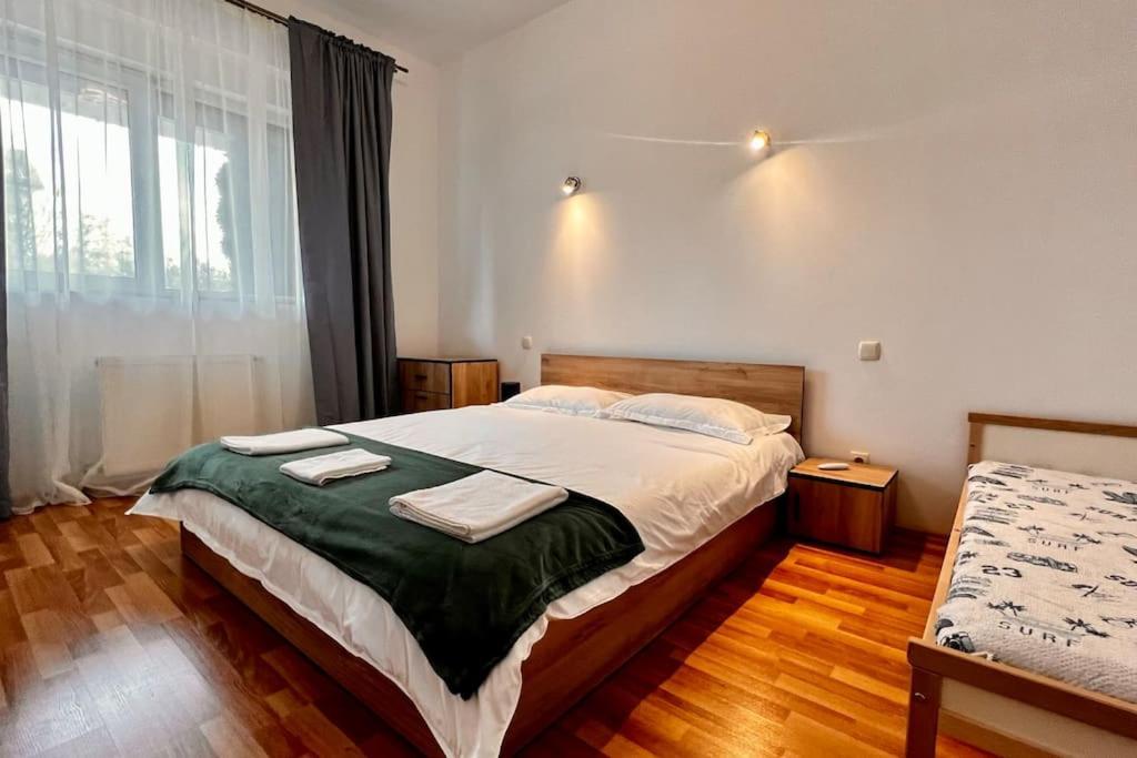 Otopeni Airport Apartment With Private Garden エクステリア 写真