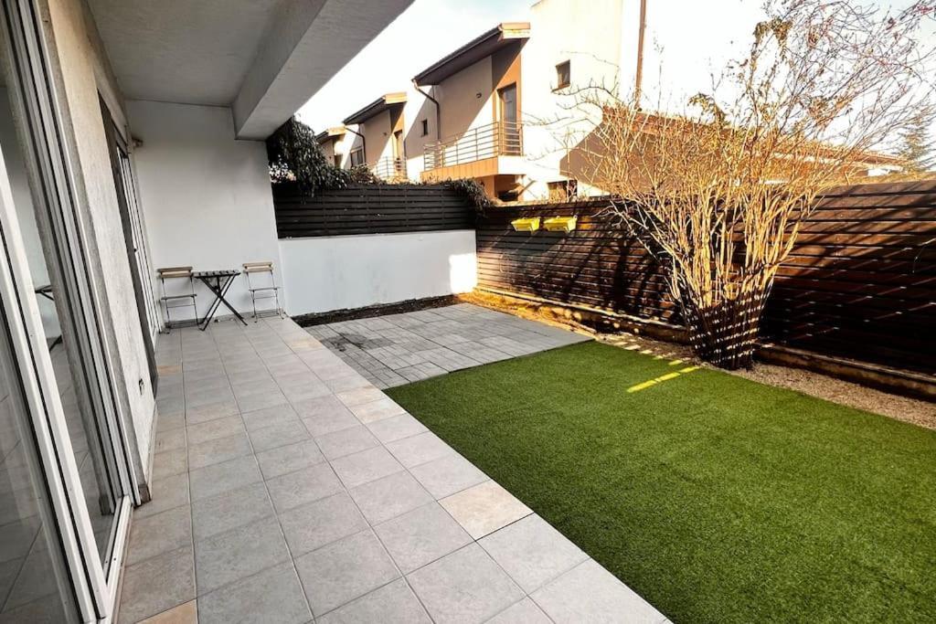 Otopeni Airport Apartment With Private Garden エクステリア 写真