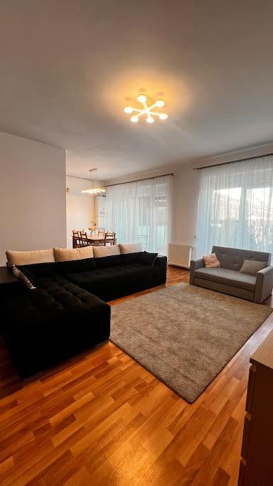 Otopeni Airport Apartment With Private Garden エクステリア 写真