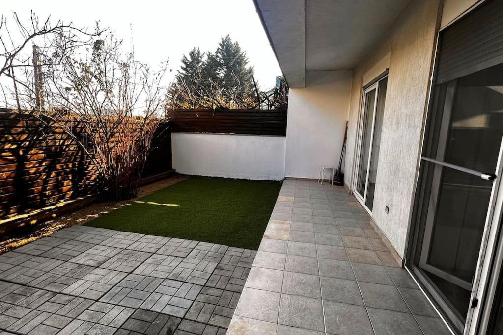 Otopeni Airport Apartment With Private Garden エクステリア 写真