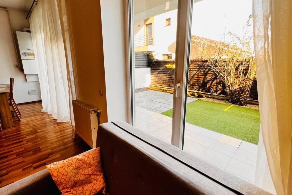 Otopeni Airport Apartment With Private Garden エクステリア 写真
