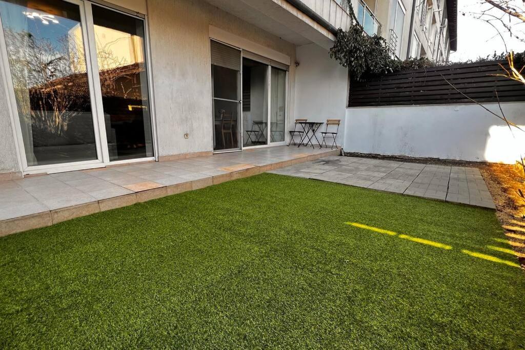 Otopeni Airport Apartment With Private Garden エクステリア 写真