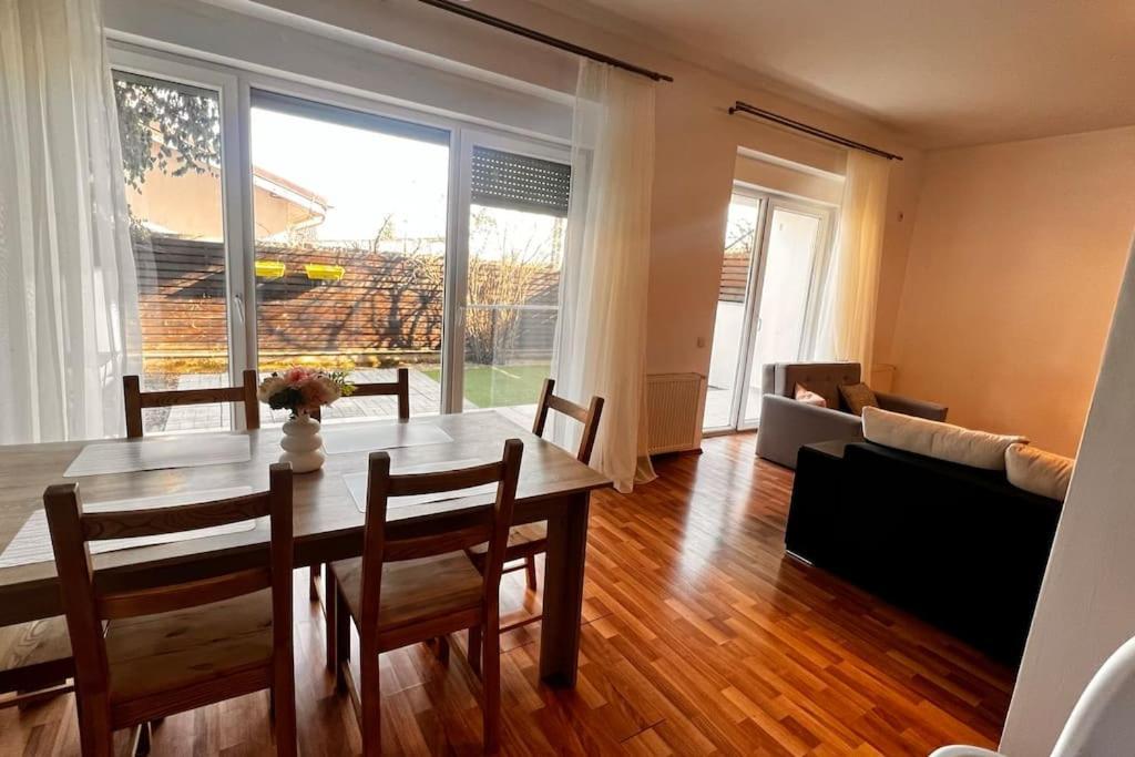 Otopeni Airport Apartment With Private Garden エクステリア 写真