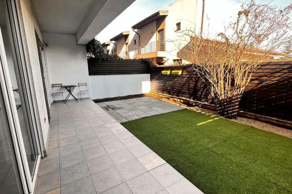 Otopeni Airport Apartment With Private Garden エクステリア 写真